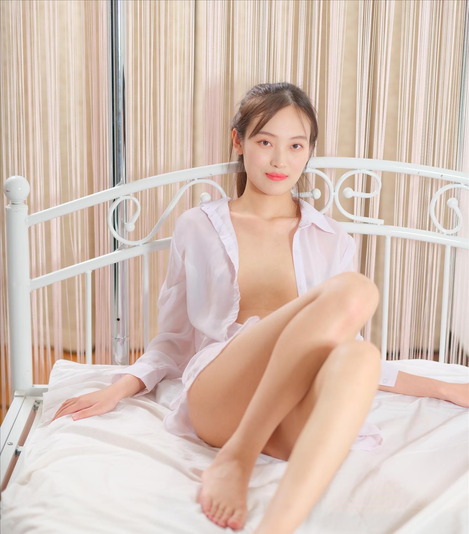 国模黄甫艾薇大尺度私拍