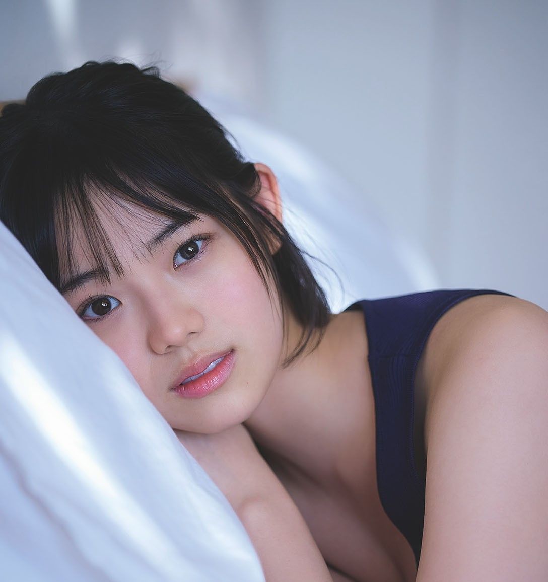 志田こはく写真集「琥珀色の時」