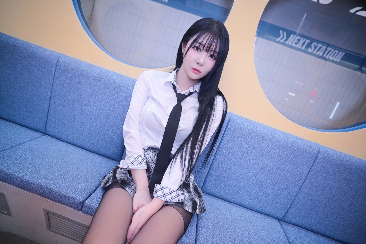 Bomi - Schoolgirl In The Subway